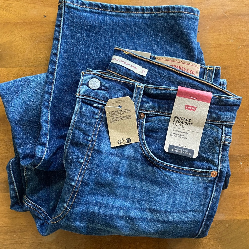 Levi's Women's Ribcage Straight Ankle Jeans - NWT!